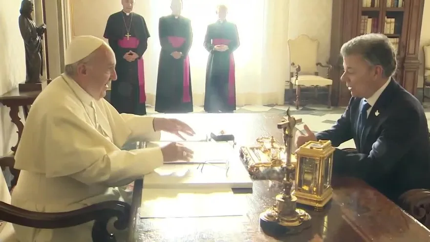 Colombianos alegres tras anuncio de visita del Papa