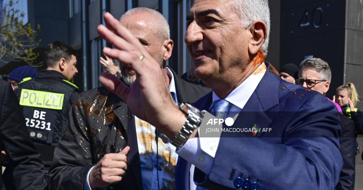 Hijo del derrocado sah iraní considera que dialogar con Teherán es una 'política de apaciguamiento'