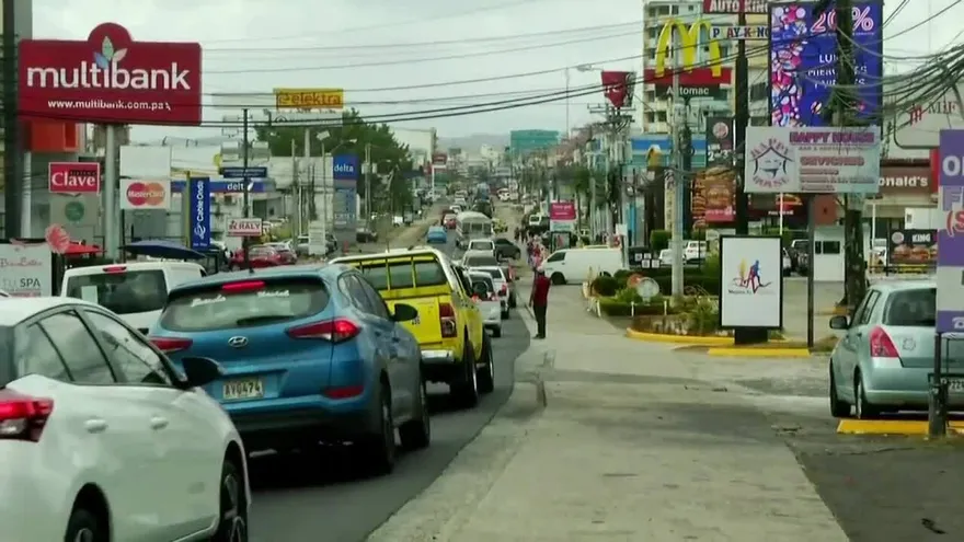 Antisociales despojan de sus pertenecías a clientes de un restaurante en La Chorrera