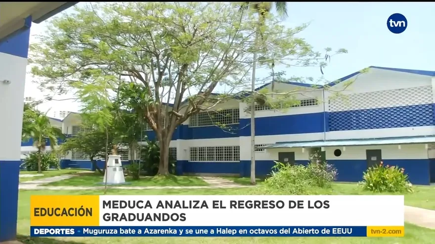 Estudiantes graduando proponen el regreso a clases semipresenciales