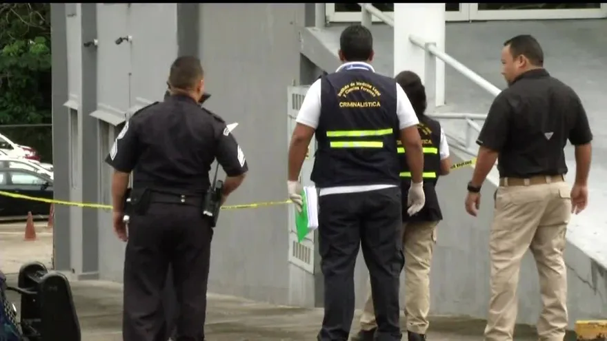 Delincuentes roban tres carros en una empresa en la vía Ricardo J. Alfaro