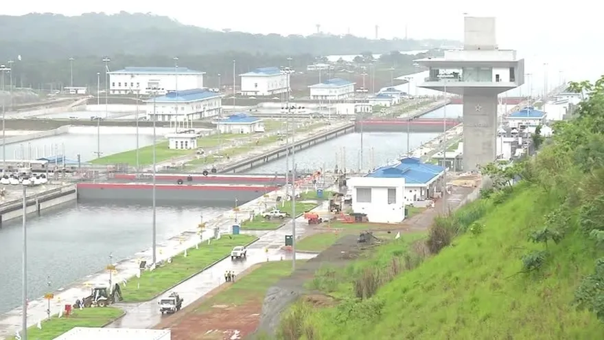 Actos de ampliación del Canal seguido desde la casa