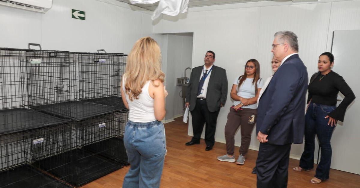 Clínica veterinaria en San Miguelito se prepara para su apertura; ministro Orillac inspecciona obra