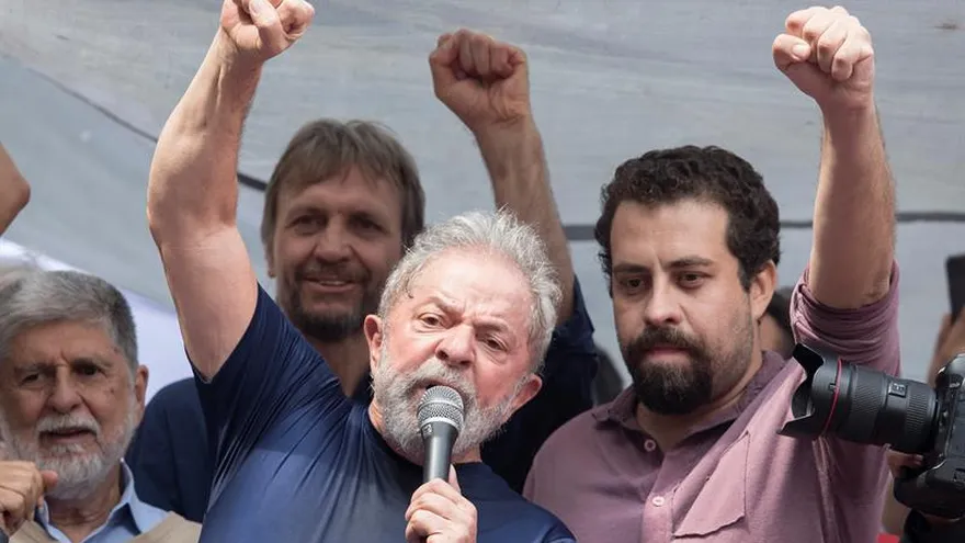 Luiz Inacio Lula da Silva (i), expresidente brasileño.