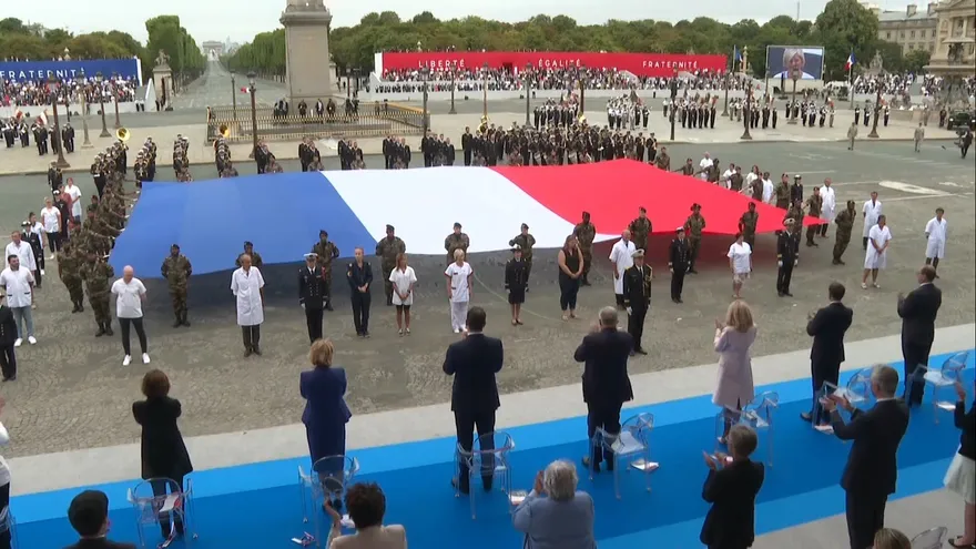 Francia celebró el 14 de julio en "versión covid"