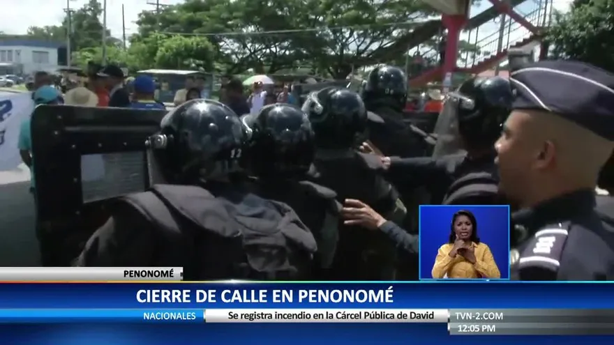 Extrabajadores de Minera Petaquilla se enfrentan contra miembros del Control de Multitudes