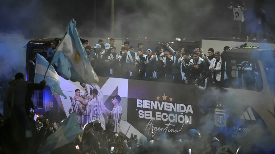 Argentina's World Cup Squad Returns to Buenos Aires Amidst Fan Welcome Despite Final Loss
