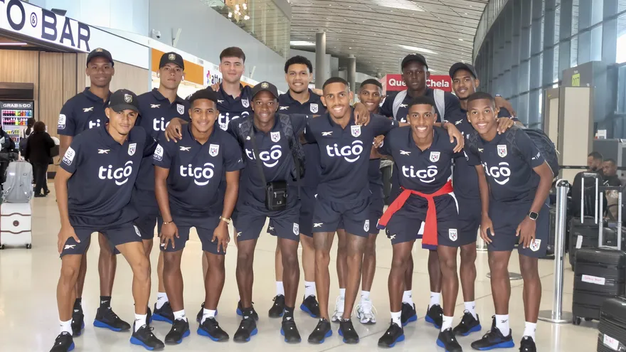 Jugadores de la Selección Sub-20 de Panamá antes de su partida hacia Chile