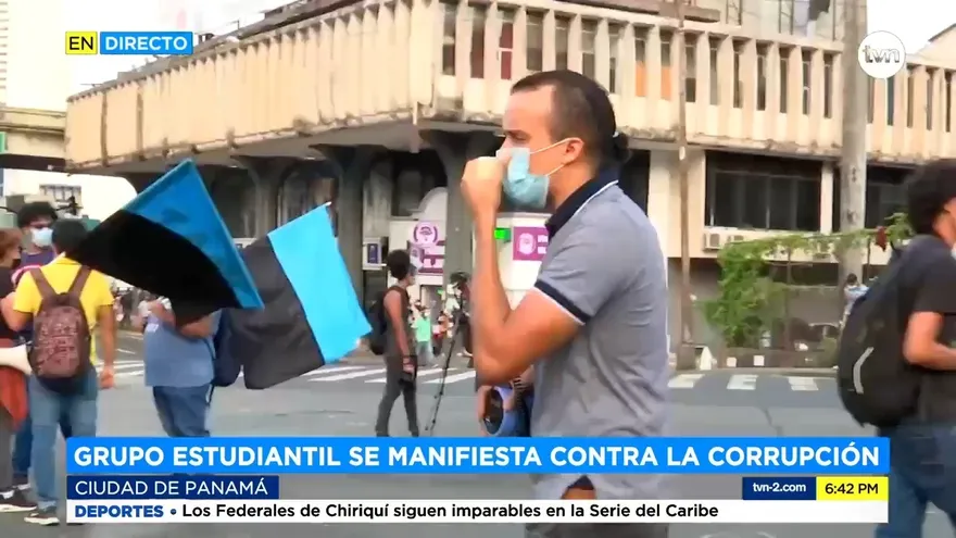 Estudiantes protestan cerca de la Asamblea