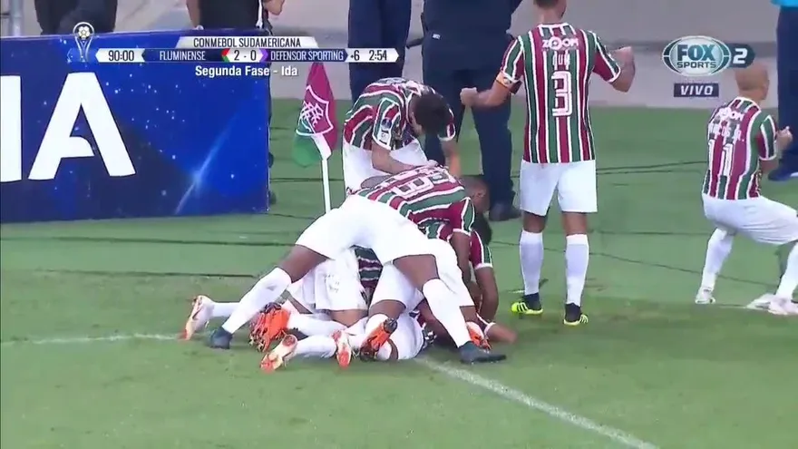 Tremendo gol olímpico de Junior Sornoza