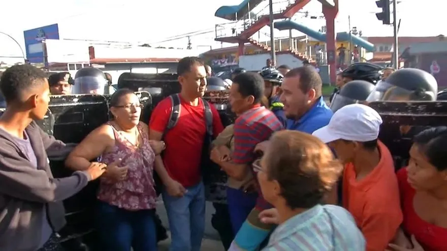 Residentes de Villa Zaíta protestan por falta de agua