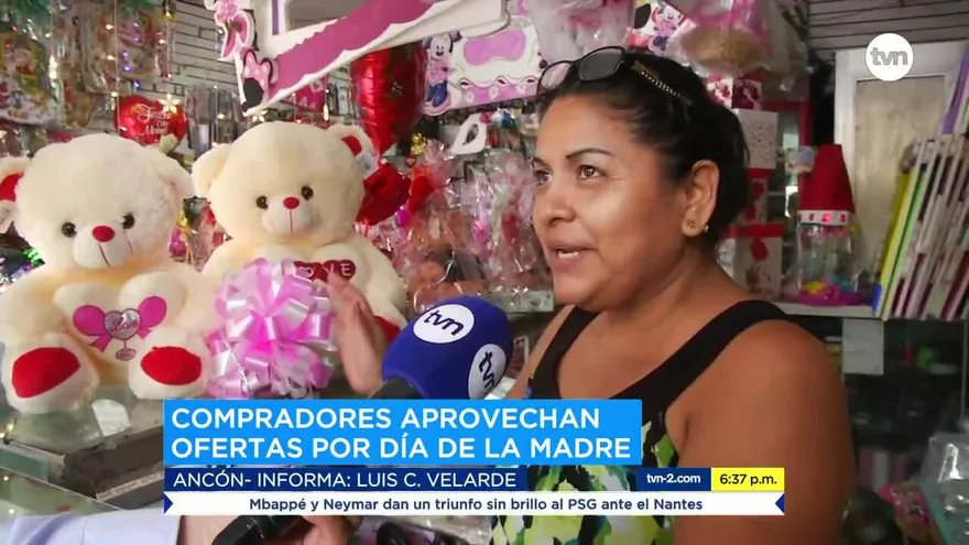 Citadinos optan por realizar compras del Día de la Madre en la antigua Peatonal