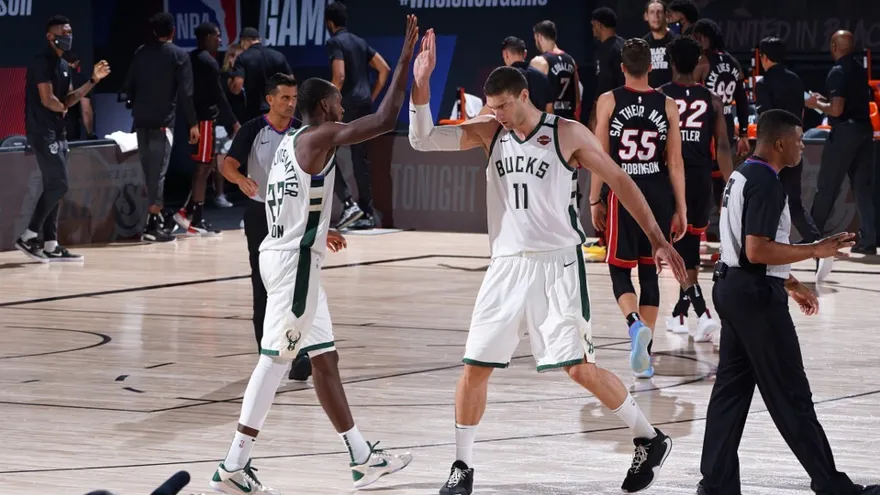 Sin Giannis, Bucks sobreviven con victoria en la prórroga ante Heat
