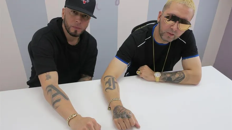 En la imagen, el dúo puertorriqueño de reguetón Alexis (d) y Fido (i).
