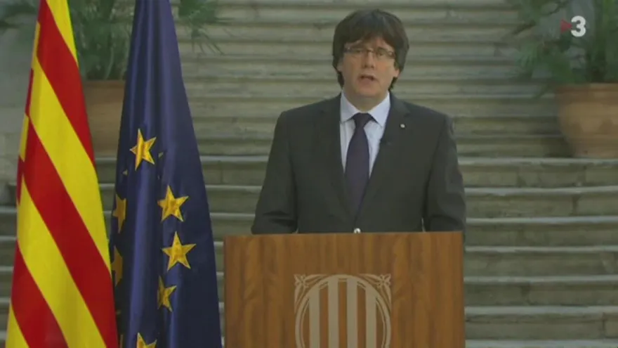 Puigdemont pide oposición democrática a intervención en Cataluña