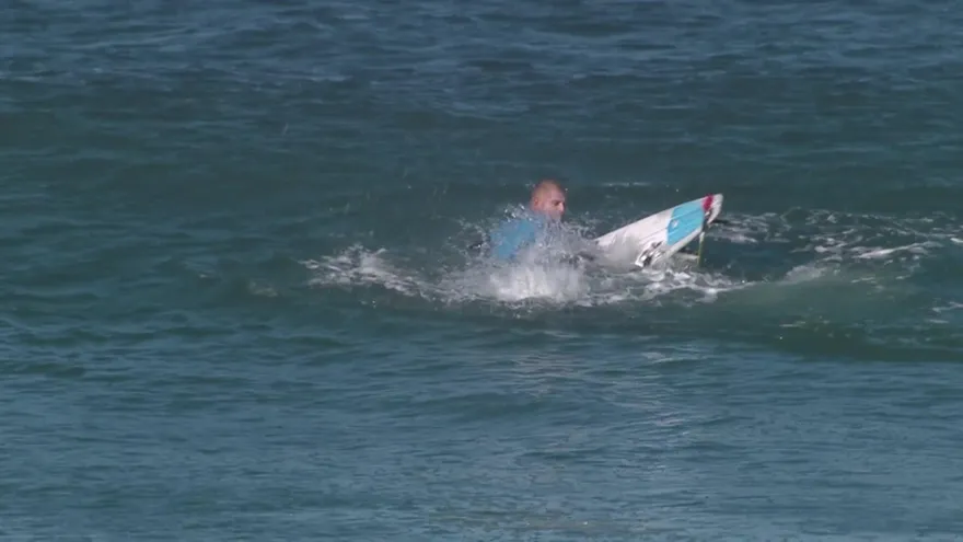 Surfista atacado por tiburón no dejará la tabla