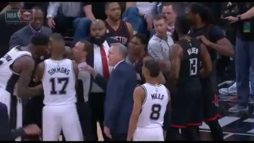 Altercado en juego 1 de playoffs entre Rockets y Spurs