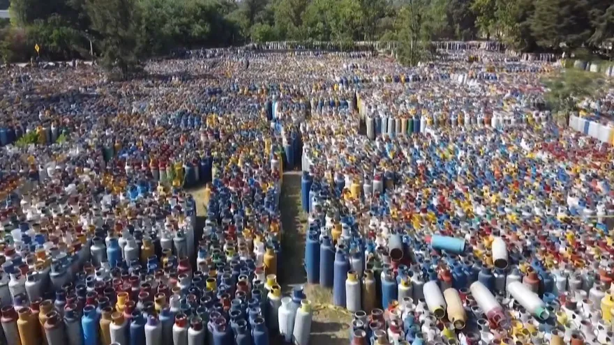 Cementerio de tanques de gas mantiene en vilo a habitantes de Ciudad de México