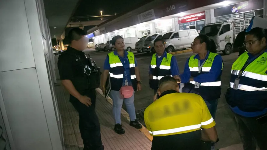 Three foreigners found working as security guards without permits in Panama City operation