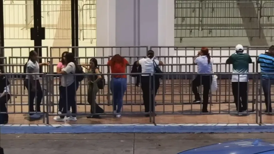 Miles buscan plazas de empleo en una feria en Atlapa