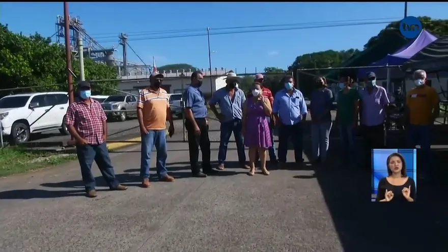 Representantes protestan en Los Santos, exigen equidad en repartición de bonos