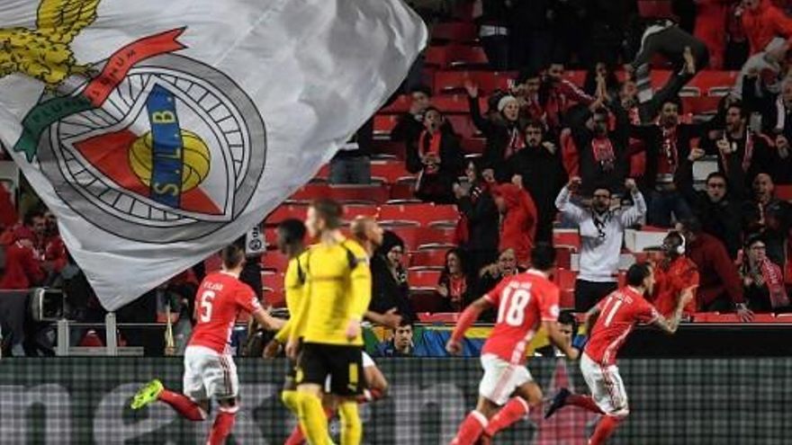 Benfica derrota al Borussia Dortmund en ida de octavos de Champions.
