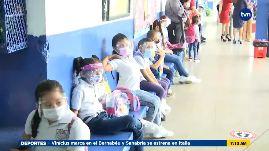 Niños vuelven a clases semipresenciales en escuela Carlos A. Mendoza