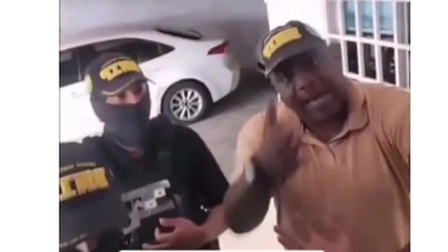 Captura del video que circula en redes sociales sobre una denuncia relacionada con la diligencia de allanamiento