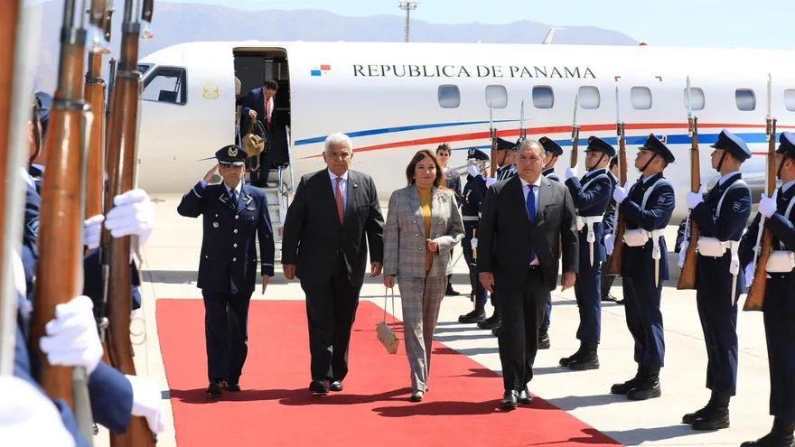 Presidente José Raúl Mulino llega a Chile.