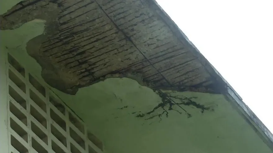 Mal estado obliga a escuela a suspender actos patrios