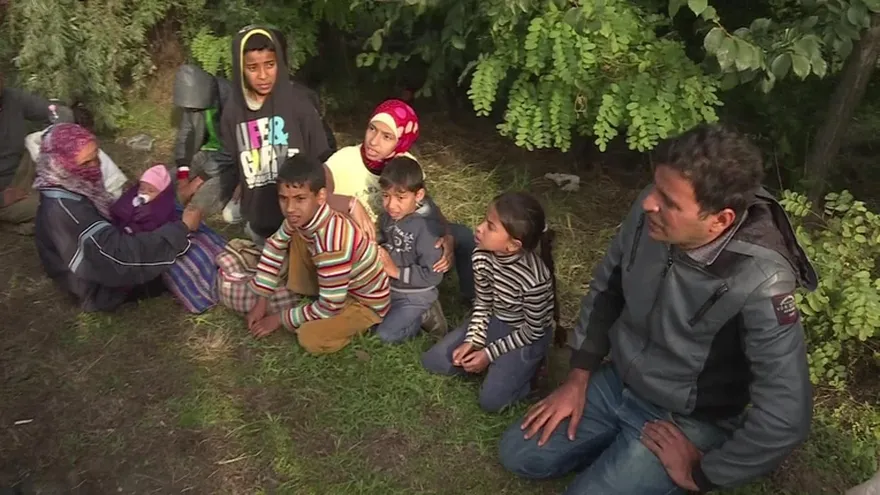 Hungría detiene migrantes tras cierre de frontera