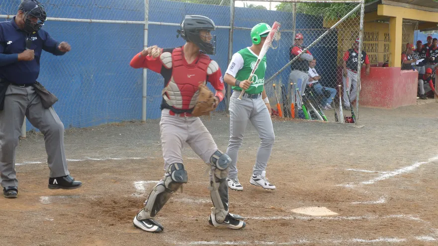 Colón frenó a Panamá Oeste en el Nacional de Béisbol Intermedio