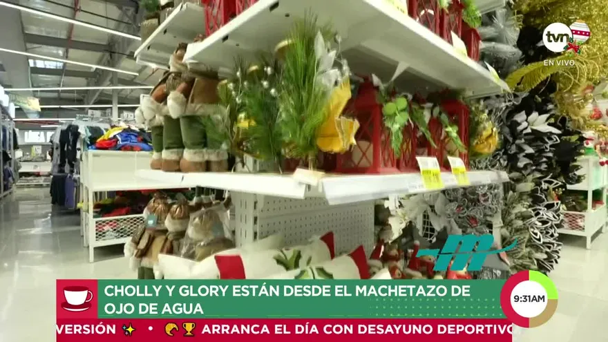 Cholly y Glory arman una Guirnalda de Esferas