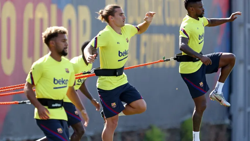 Dembélé y Griezmann hacen parte del entrenamiento con el equipo
