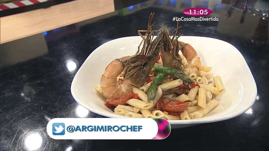 Receta - Pasta Penne con langostinos y chorizo