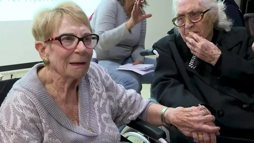 Sobrevivientes del Holocausto se reunieron con su salvadora 75 años después