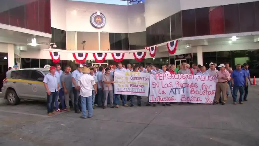 Transportistas de Panamá Este protestan contra casos ilegales