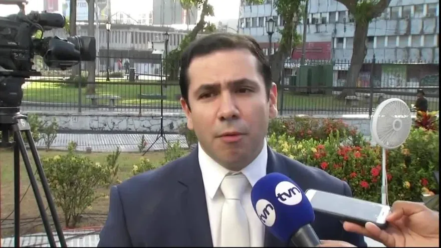 Ministro Del Rosario justifica cierre de la plaza 5 de Mayo