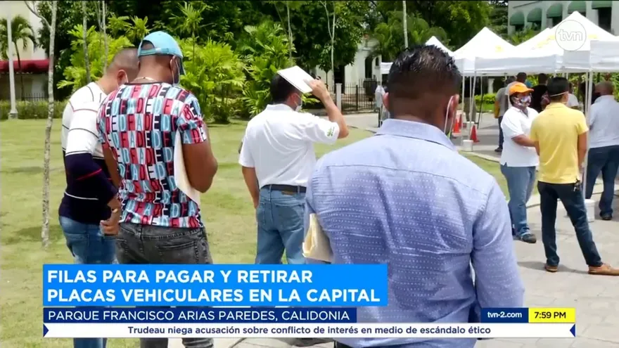 Largas filas en el centro de placas de la capital en el último día de prórroga