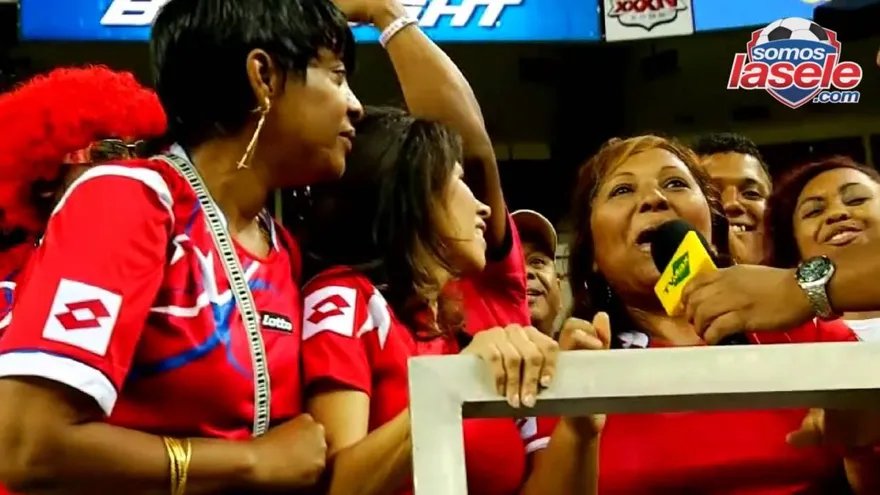 Los fanáticos en el Cowboys Stadium previo al Panamá México Copa Oro 2013