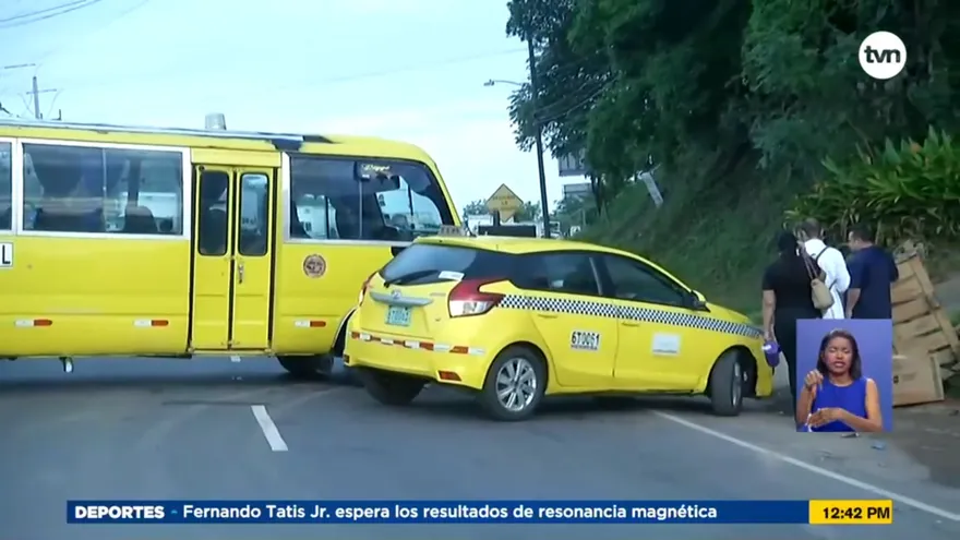 Transporte colegial se une a protestas en Pesé