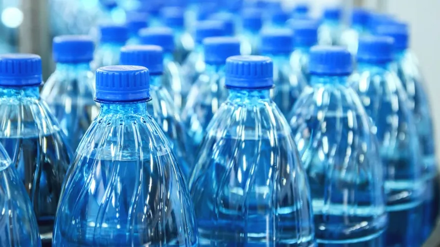 Government extends bottled water price cap for six months in Herrera and Los Santos