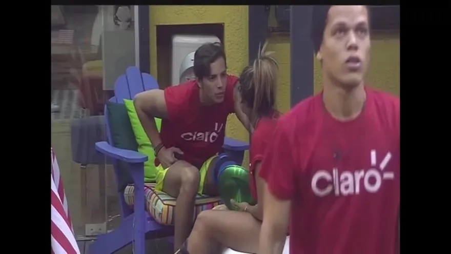 Ángel sigue con los celos