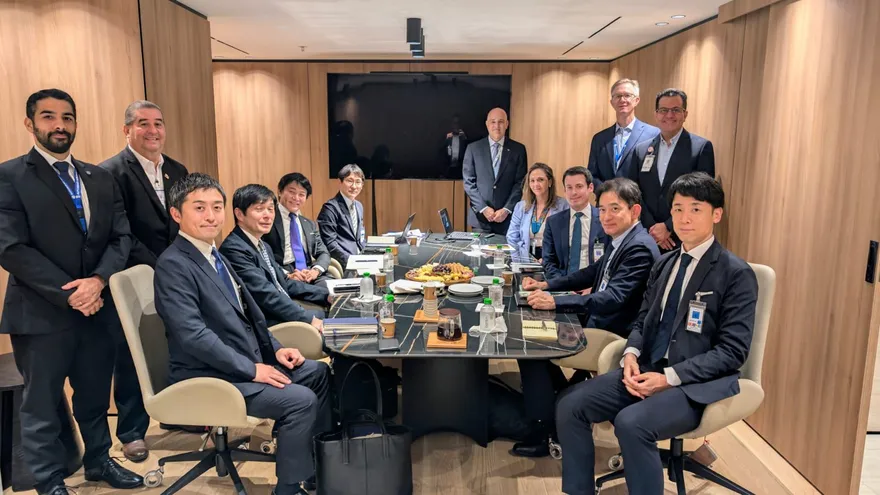 Aerolíneas y autoridades exploran vuelo directo hacia Tokio