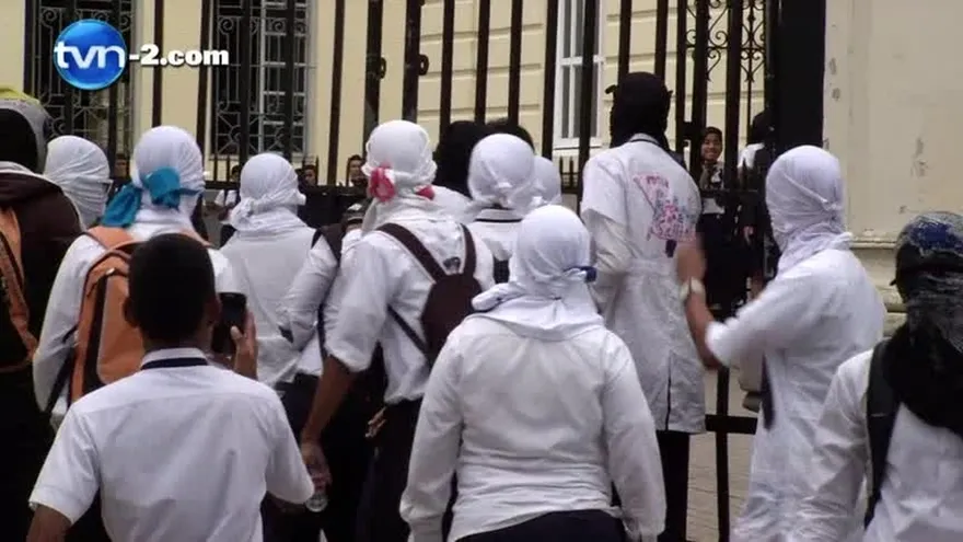 Institutores que sean identificados serán sancionados tras protestas