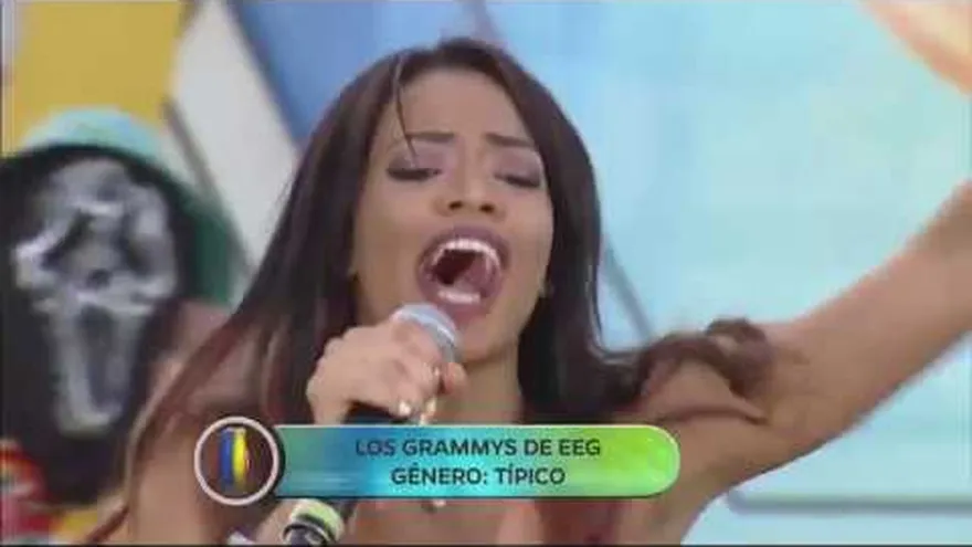 ¡Joy Fong como Sandra Sandoval en los Grammys de Esto Es Guerra 2018!