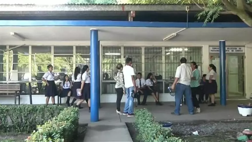 Estudiantes en Las Tablas, preocupados por la falta de docentes