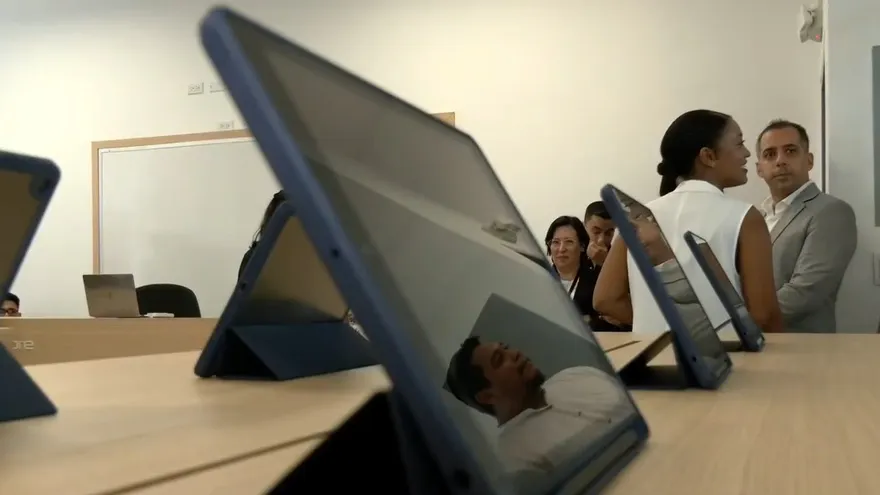 Inauguran nueva aula tecnológica en Colegio Ernesto T. Lefevre