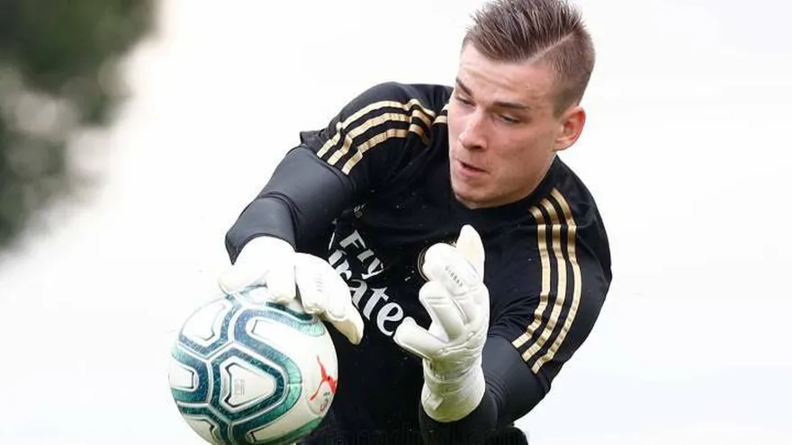 El Real Madrid cede al Valladolid al arquero ucraniano Lunin