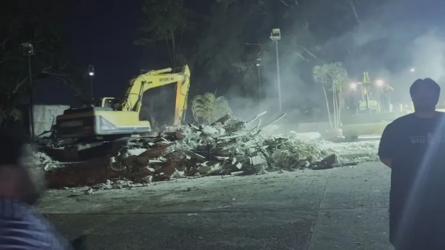Concejo Municipal sesiona sin la alcaldesa Peñalba y ediles se distancian de la demolición del monumento chino.